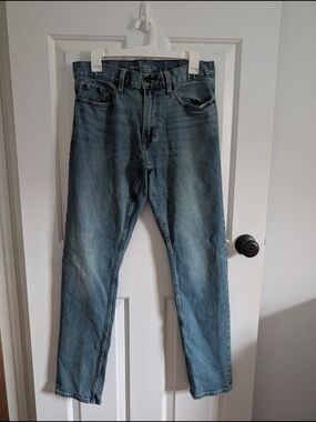 Old Navy Men's Slim Straight Jeans in Light Blue Wash